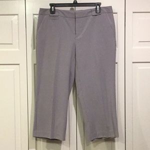 Light Grey Capri’s Women’s Size 10 Daisy Fuentes